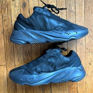 YEEZY 700 MNVN Triple Black